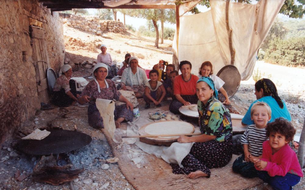 Women in Turkey making flatbreads
